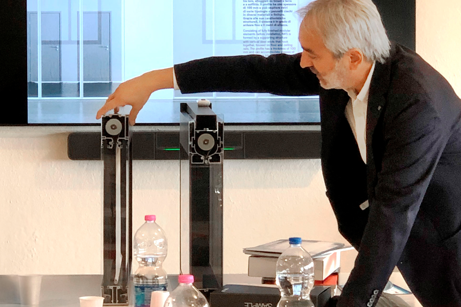 Scatti del sales meeting 2024 presentazione dello screen system applicato su parete divisoria Double e AWS