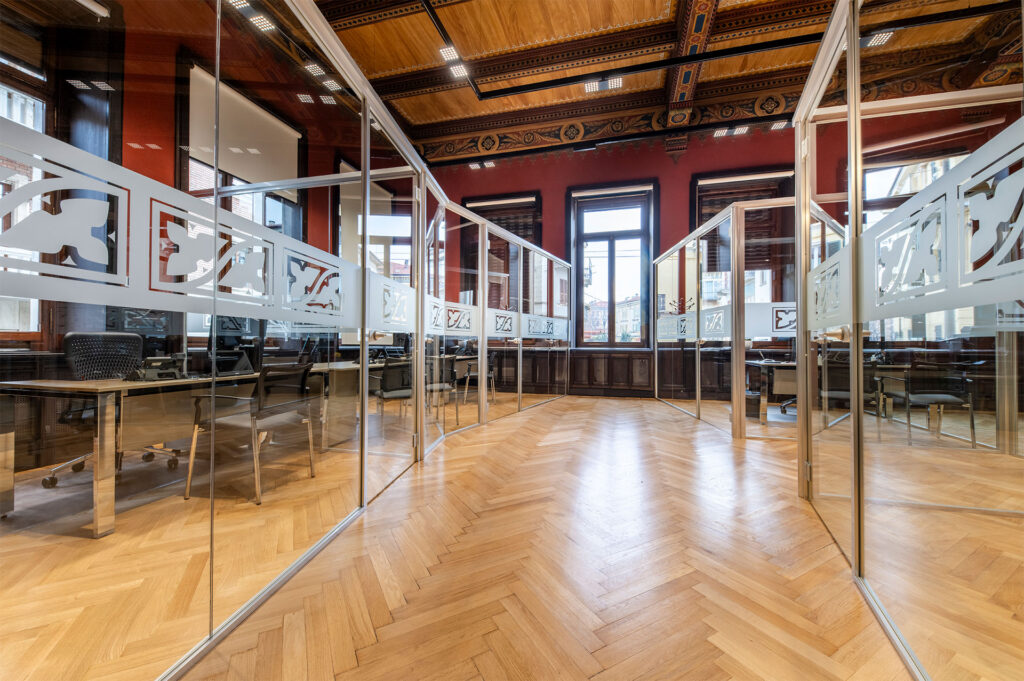 CAMERA DI COMMERCIO DI CUNEO parete divisoria Glass corridoio parete vetrata a vetro singolo extra clear con serigrafia personalizzata profilo in alluminio