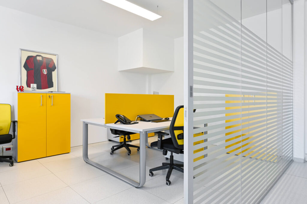 EMILRO parete divisoria Slim ufficio parete vetrata a vetro singolo extra clear con serigrafia personalizzata per privacy visiva profilo in alluminio