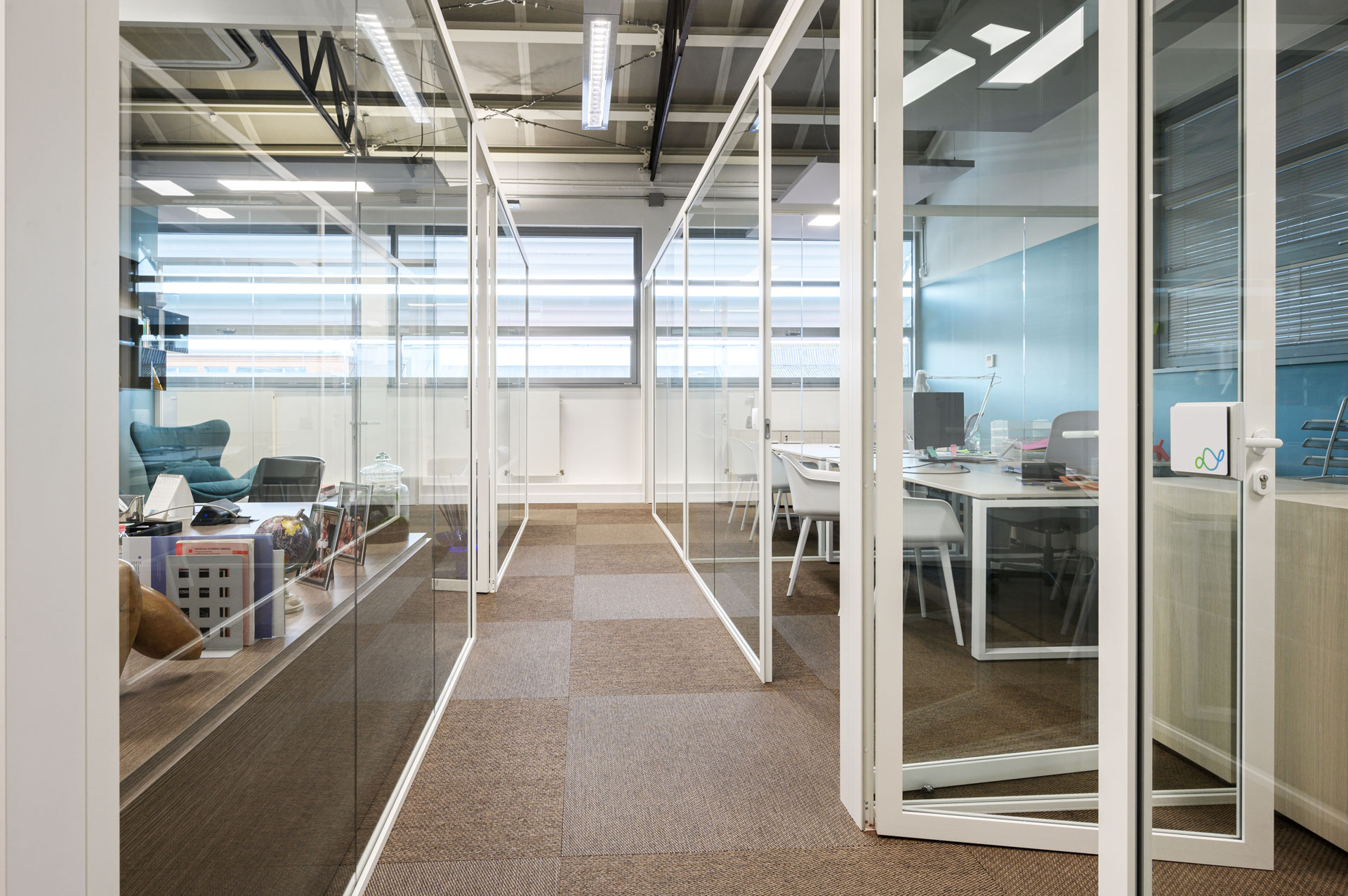 ENERGON parete divisoria Glass corridoio parete vetrata a vetro singolo extra clear profilo in alluminio pure white rat 9010 porta a battente