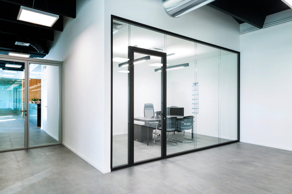 INOXTECH parete divisoria DOUBLE ufficio parete vetrata a vetro doppio extra clear profilo in alluminio jet black ral 9005