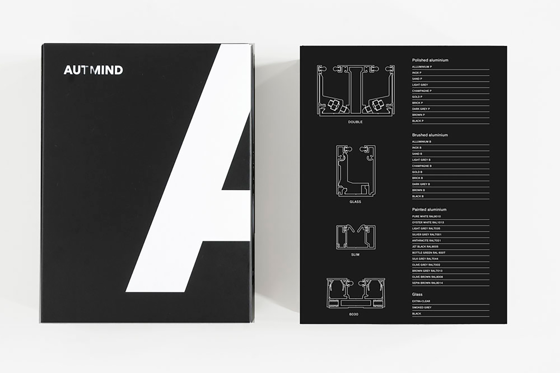 Il Sample box di Autmind racchiude una selezione di finiture per Alluminio e Vetri oltre che una sezione dei vari profili delle pareti divisorie – dettaglio fronte e retro