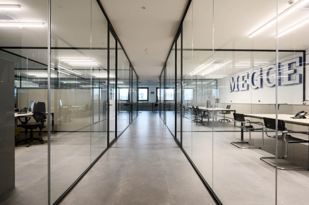 MEGGETTO parete divisoria Slim corridoio parete vetrata a vetro singolo extra clear profilo in alluminio black ral 9005 porta a battente