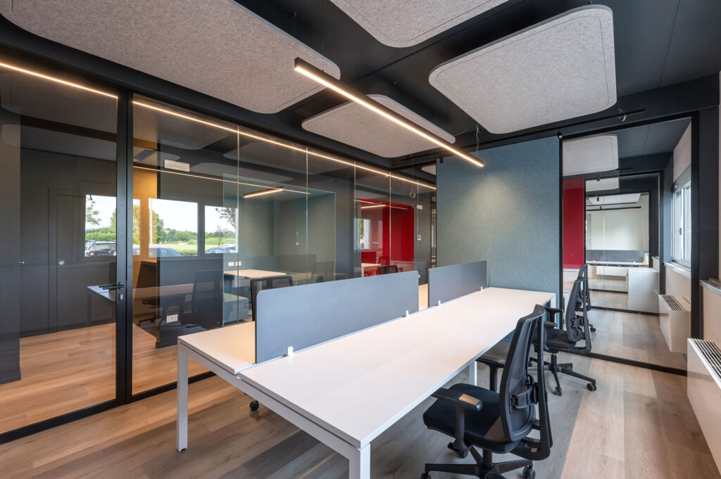 MTS INFORMATICA parete divisoria Glass sala riunione parete vetrata a vetro singolo extra clear profilo in alluminio jet black ral 9005 porte a battente