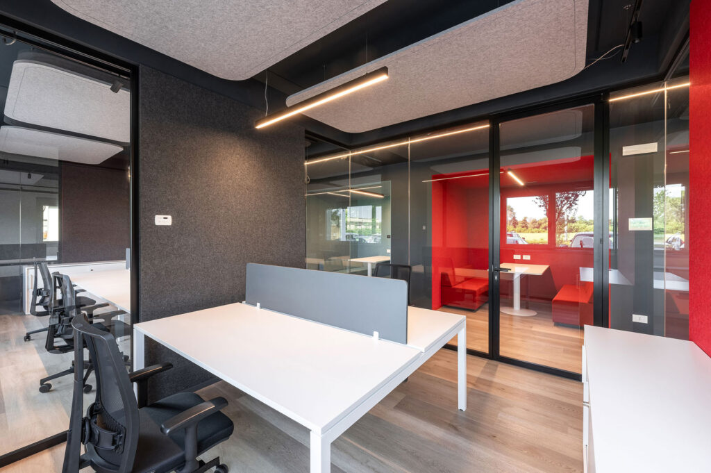 MTS INFORMATICA parete divisoria Glass ufficio parete vetrata a vetro singolo extra clear profilo in alluminio jet black ral 9005 porte a battente