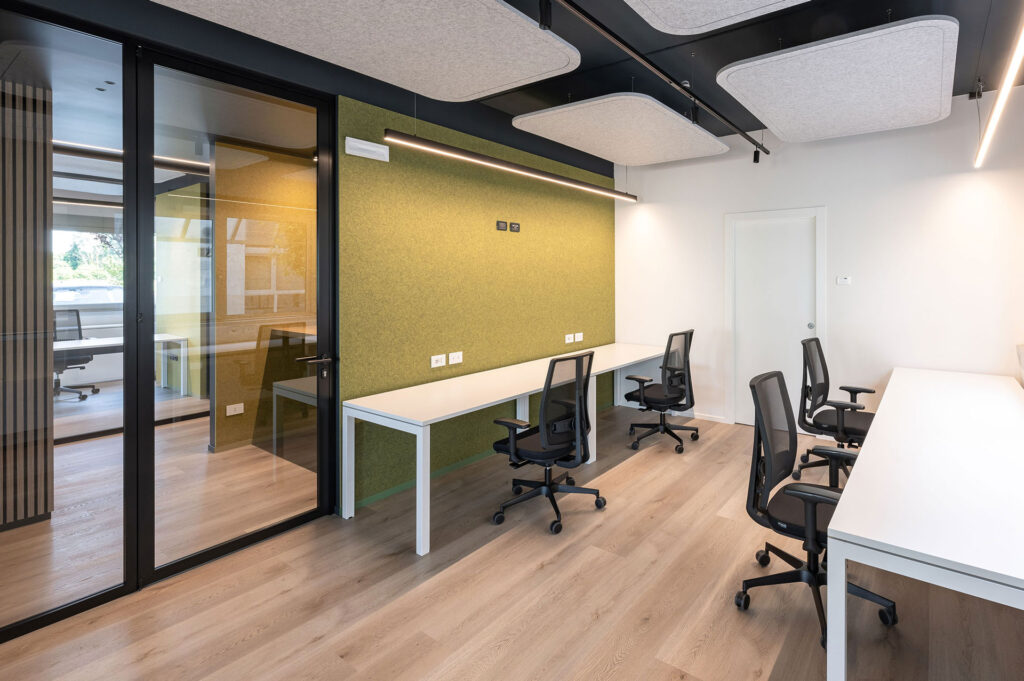 MTS INFORMATICA parete divisoria Glass parete vetrata a vetro singolo extra clear profilo in alluminio jet black ral 9005 porte a battente