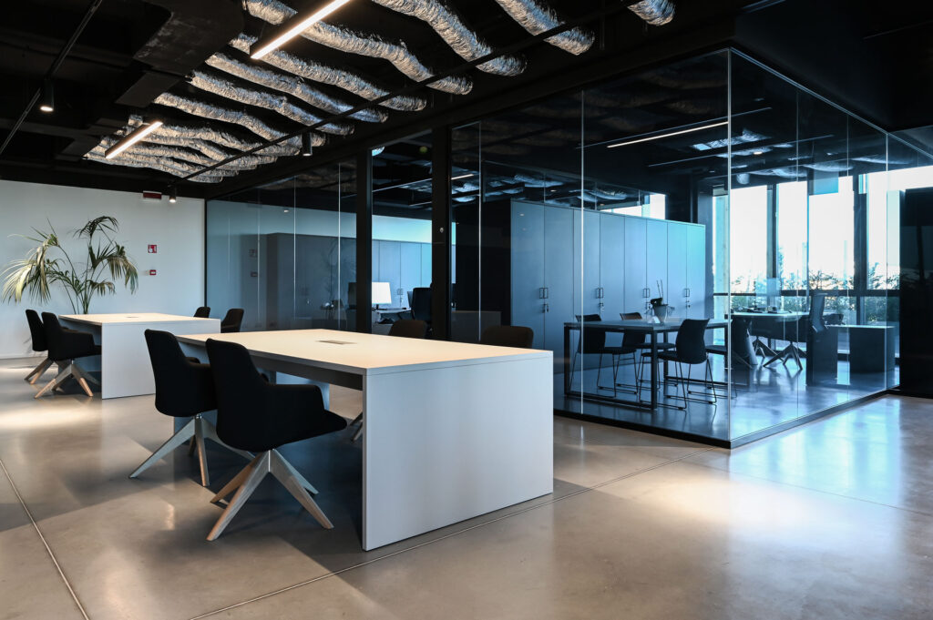 PIERI GROUP parete divisoria Glass sale riunione parete vetrata a vetro singolo smoked grey profilo in alluminio black ral 9005