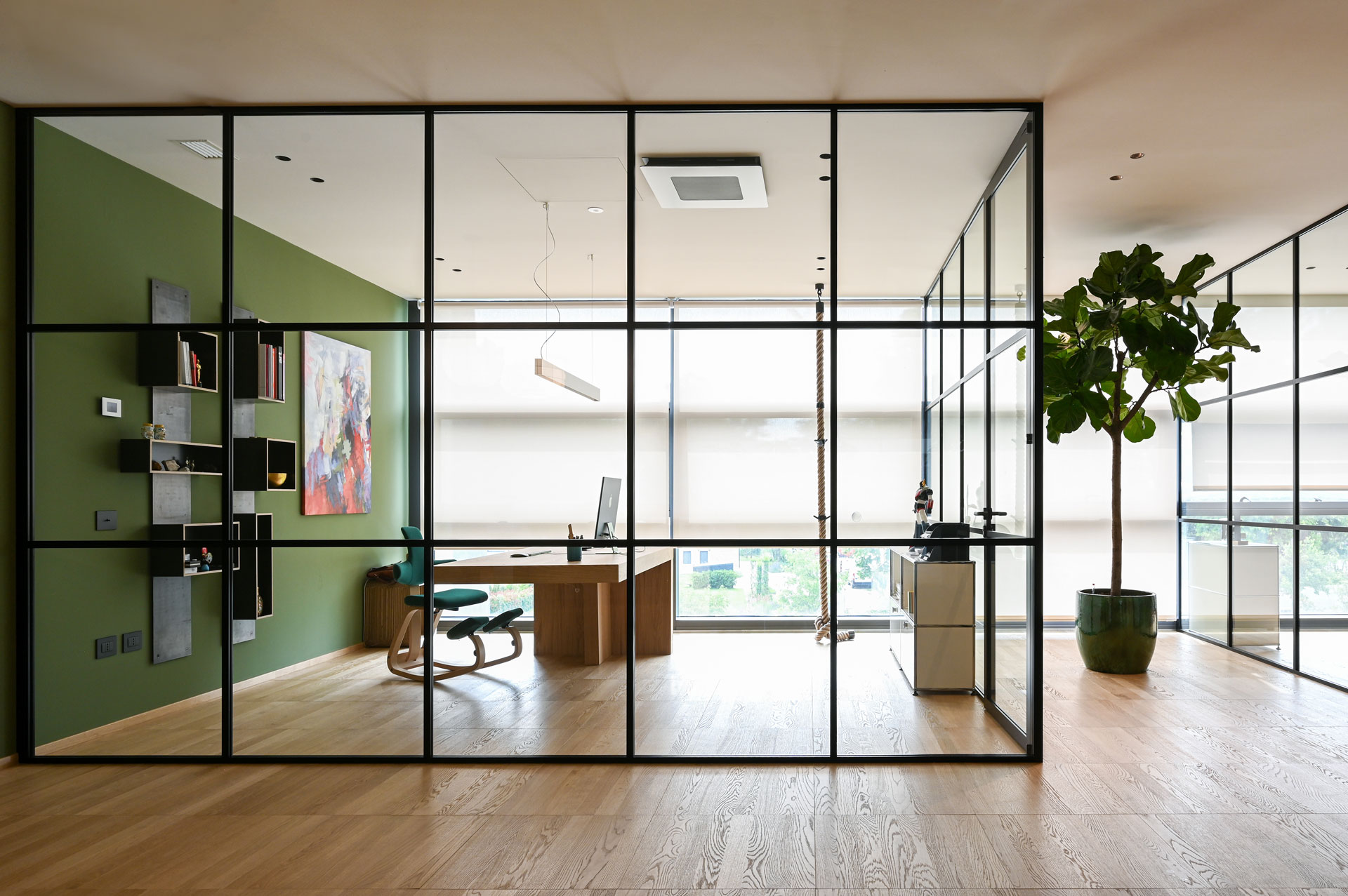 VG7 parete divisoria SLIM ufficio privato pareti vetrate a vetro singolo extra clear con traversi e montanti stile inglesina profilo in alluminio jet black ral 9005