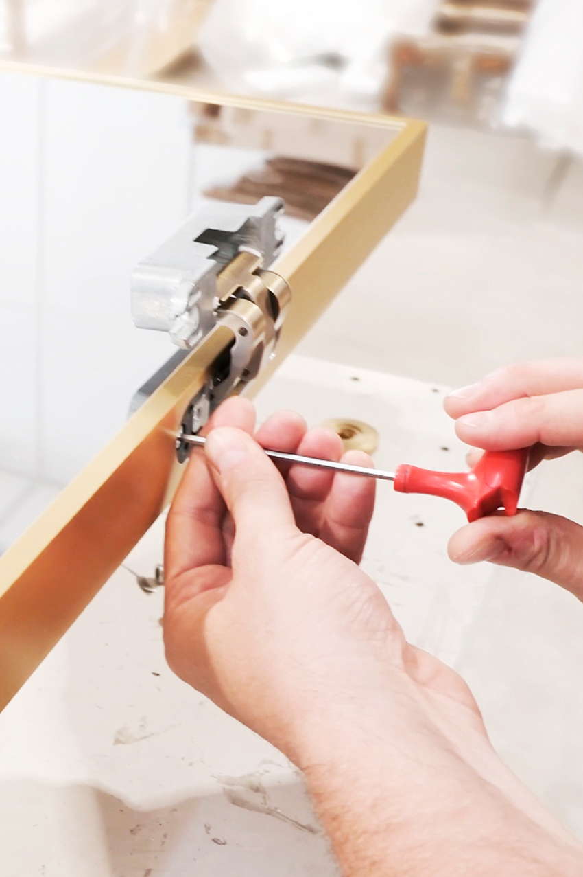 Autmind gestisce ognuna delle fasi del progetto – rilievo in cantiere, progettazione, programmazione dei macchinari, realizzazione dei componenti, imballaggio, spedizione e servizio post vendita – con la massima cura ed attenzione